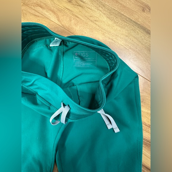 Figs Limited Edition Zamora Joggers in Hunter Green - Picture 6 of 6